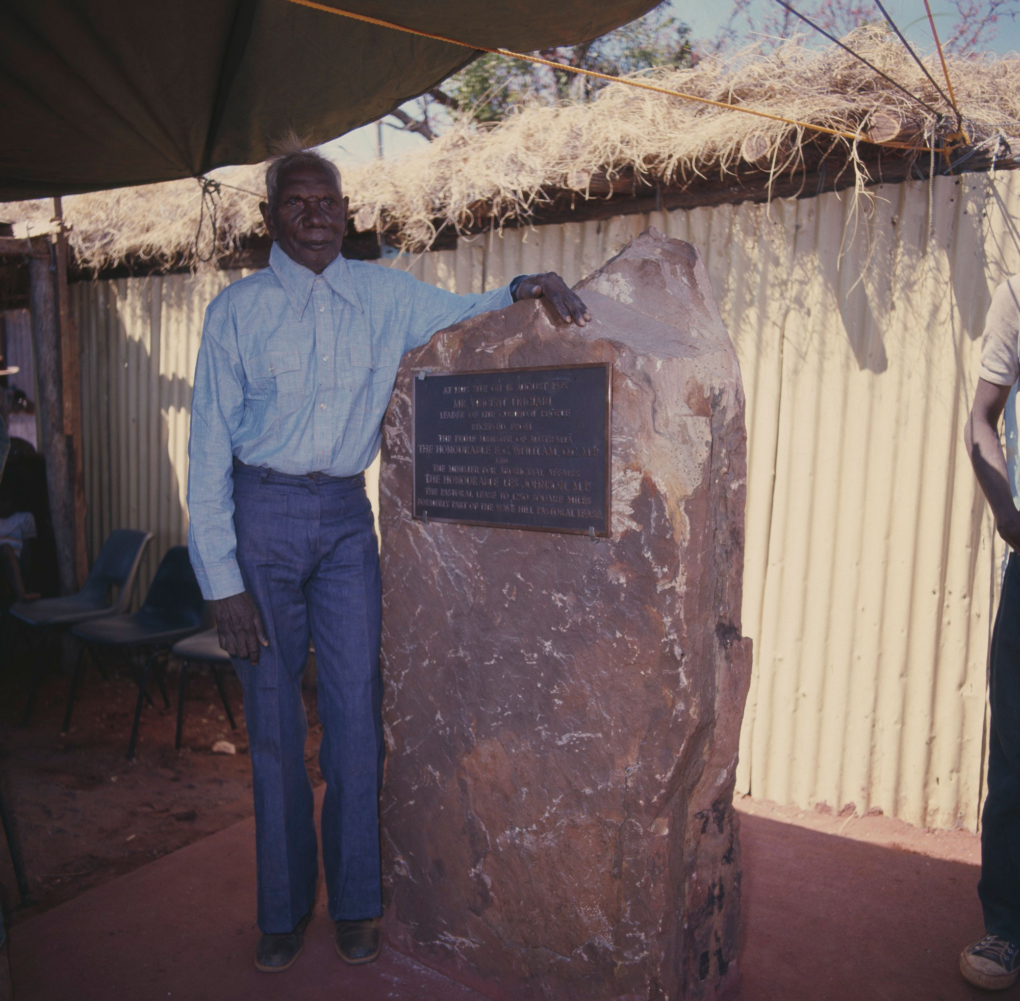 Vincent Lingiari beside a plaque marking the handing over of the lease, in Daguragu (Wattie Creek), Northern Territory, 16 August 1975.
