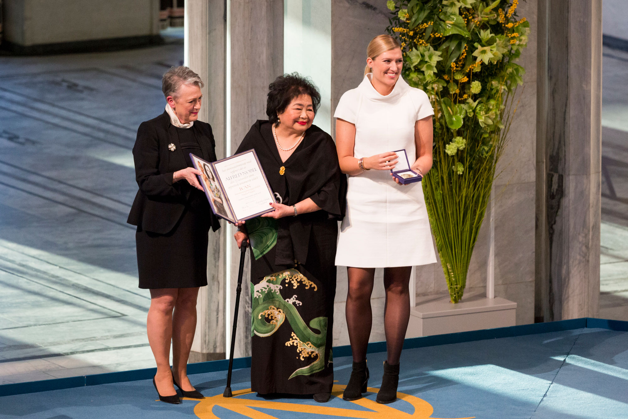 <p>Beatrice Fihn (right) and Setsuko Thurlow (centre) being presented with the Nobel Peace Prize, 10 December 2017</p>