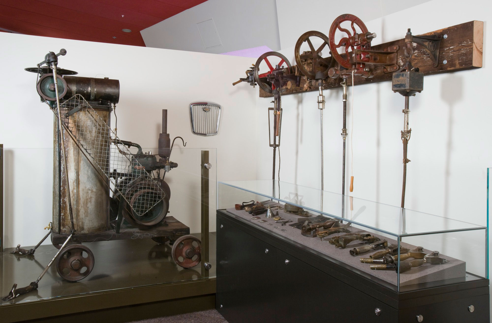 <p>The Wolseley portable shearing machine</p>
