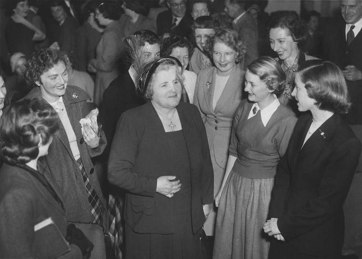 <p>Dame Enid Lyons at a function in 1950</p>
