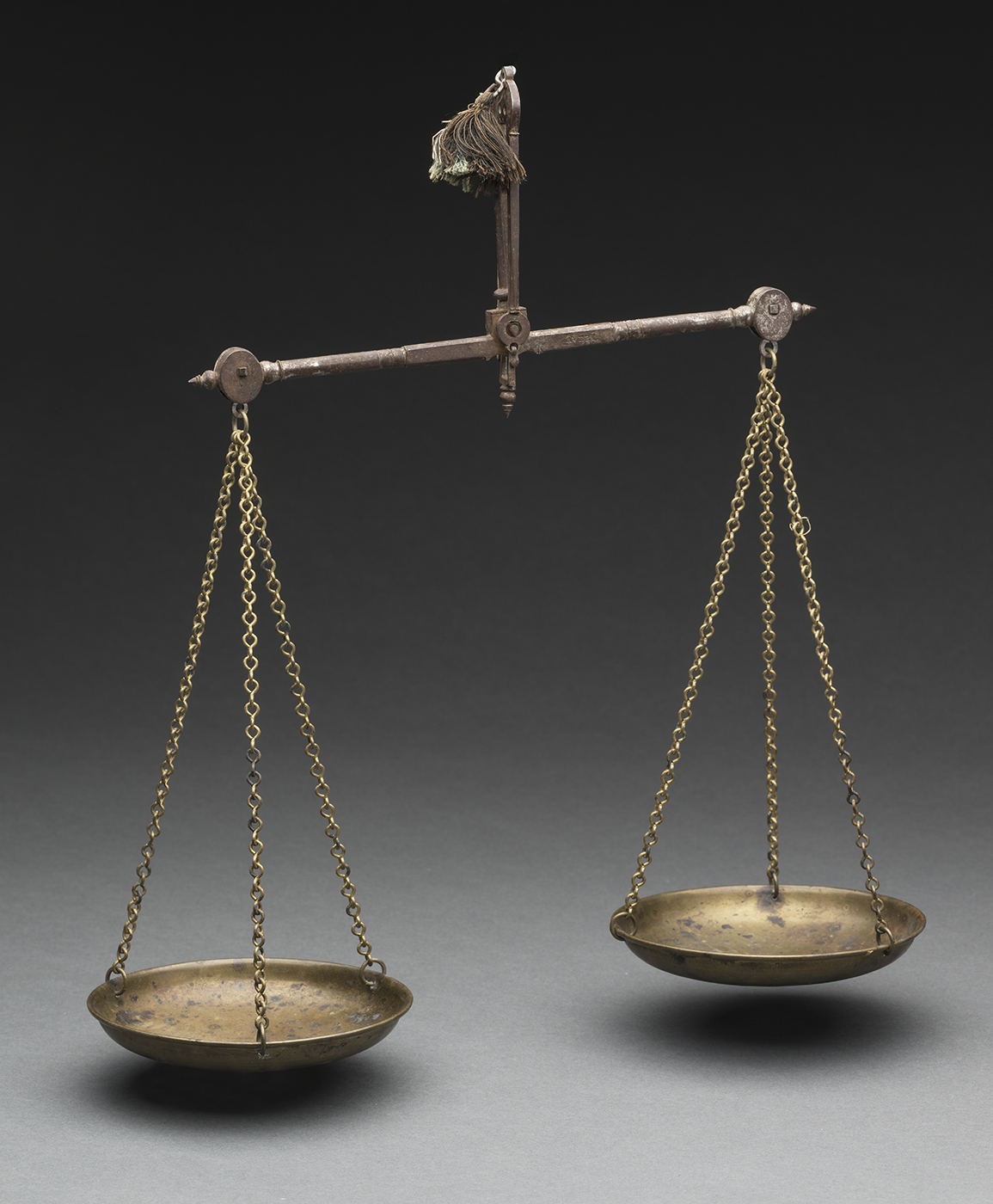 A photograph of gold scales and weights