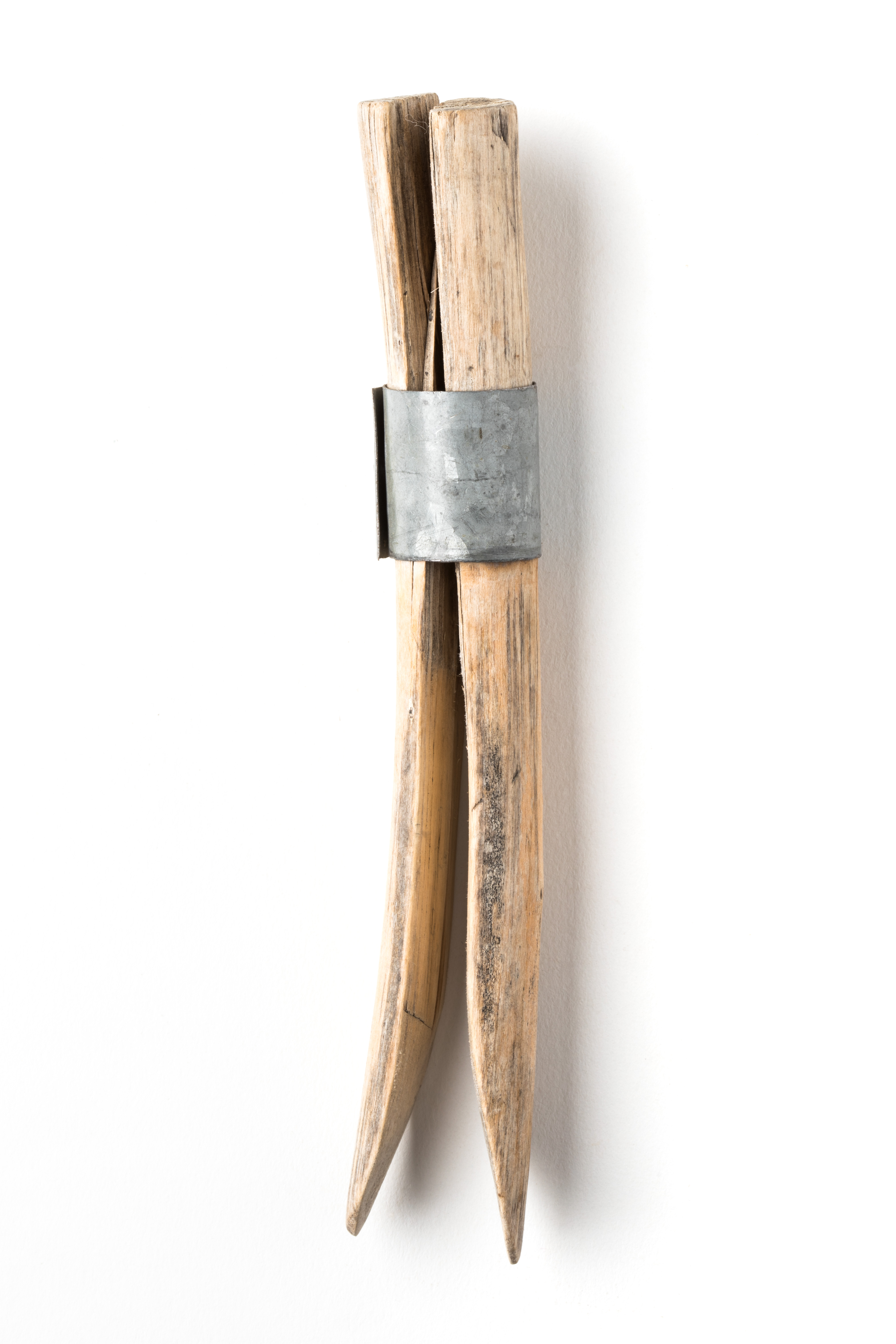  Handmade willow clothes peg.