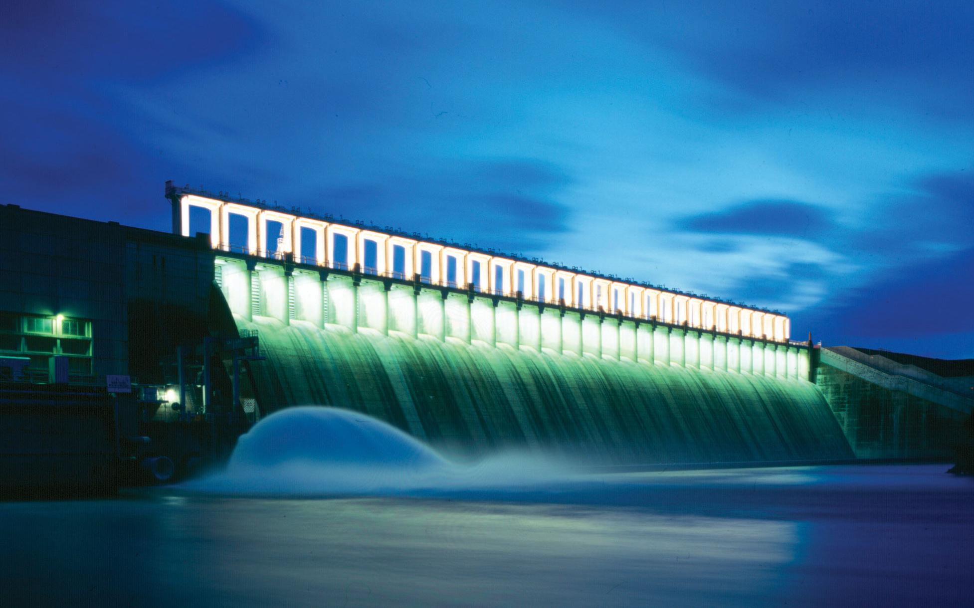 Hume Dam at dusk.