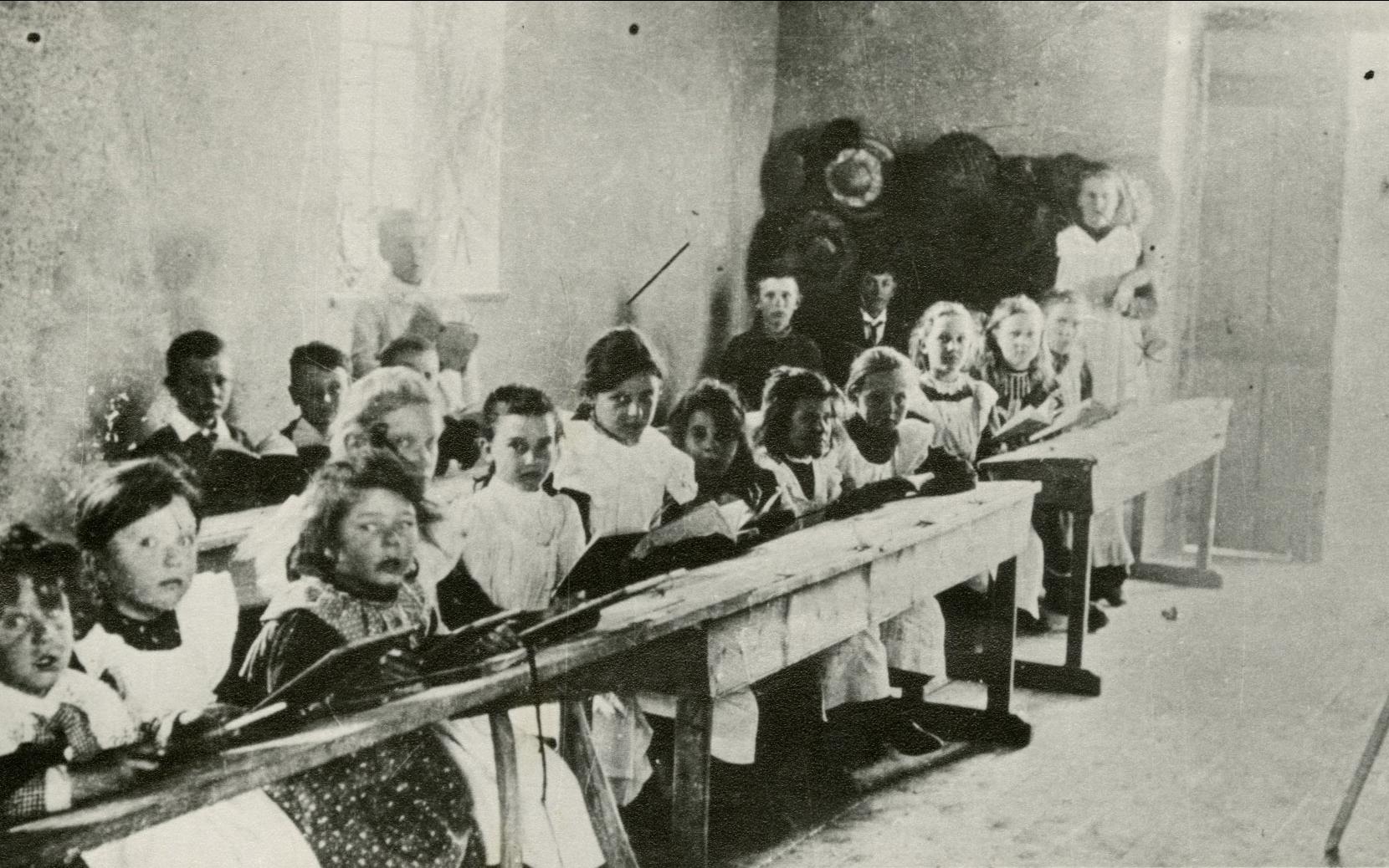 Students at Rainbow State School, Victoria, about 1900